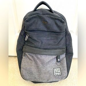 Gray Solo bookbag, lots of pockets, army green interior.